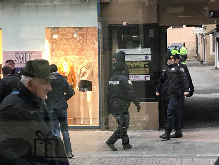 Muškarci se potukli kod kafića, policija ih okružila te privela