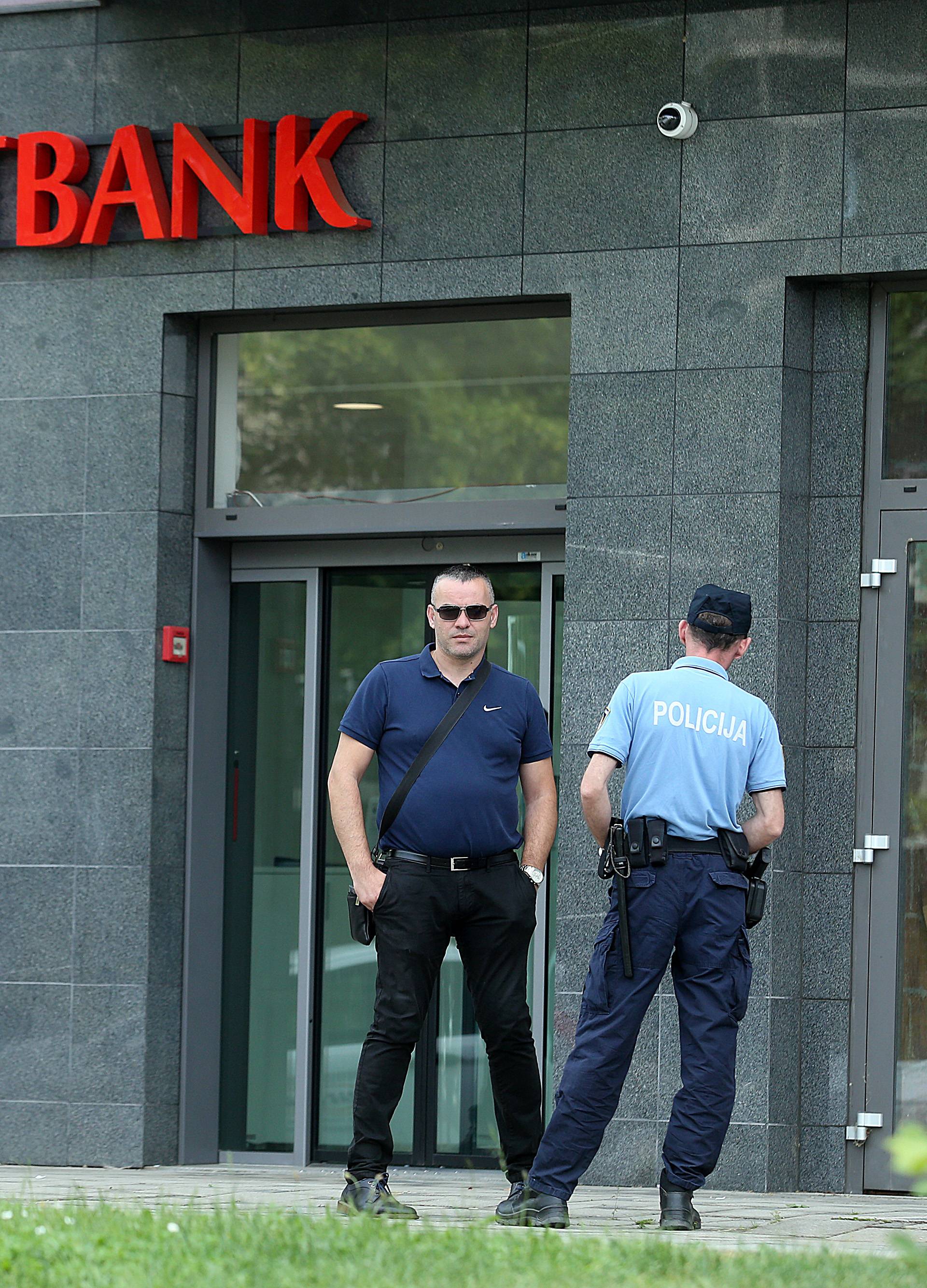 Pljačkao s porukom na papiru: 'Riješio' tri banke, našli novac