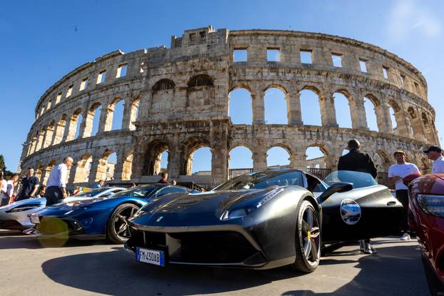 Pula: Ferrari vozila ispred pulske Arene