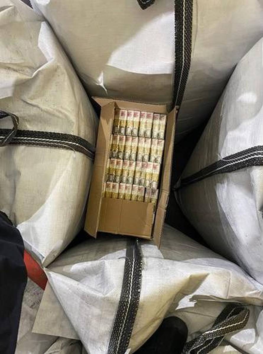 FOTO Na Jasenovcu ga ulovili s gomilom cigareta u kamionu