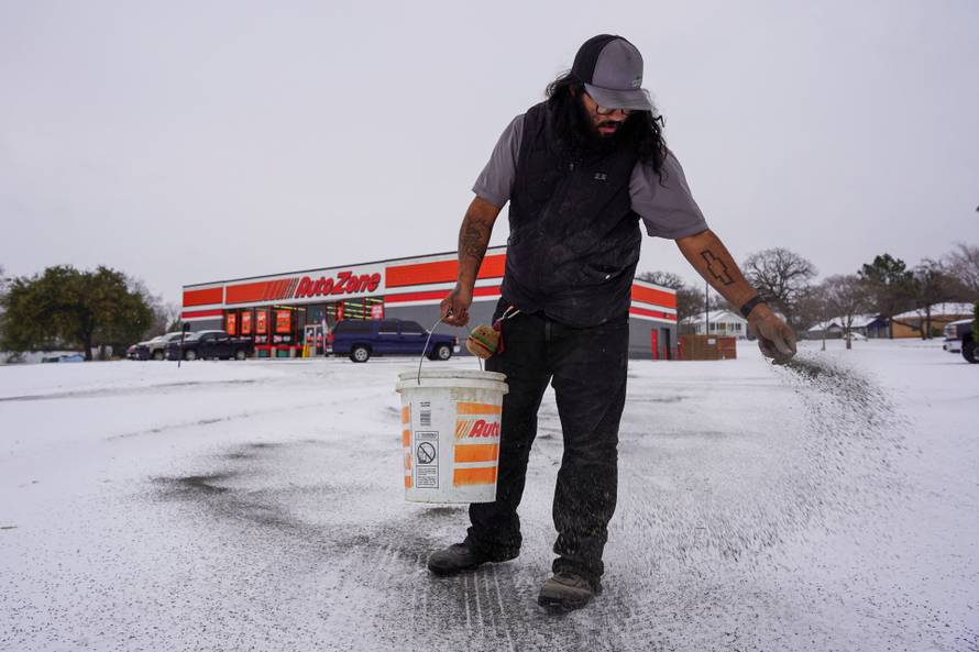 Winter storm expected across central and eastern US