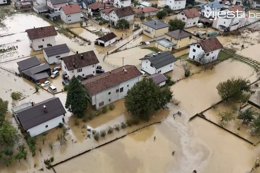 Pogledajte snimke poplavljenog Kiseljaka iz zraka