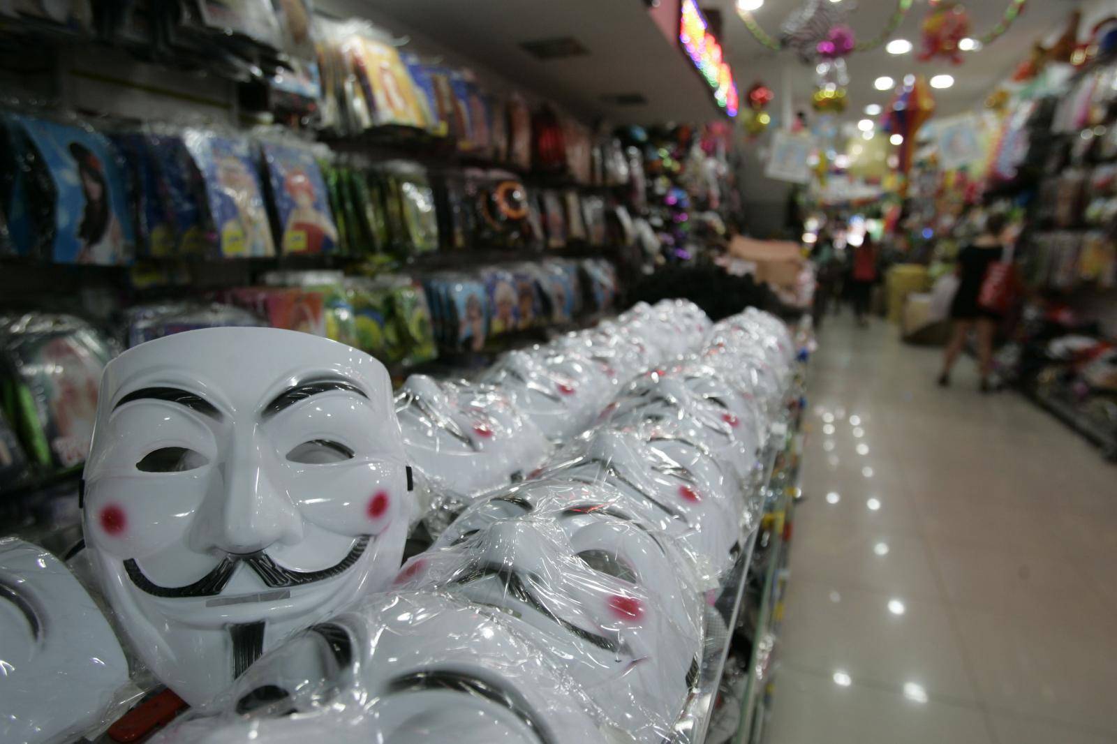 During the demonstrations that take account of Brazil, the mask associated with the hacker group Anonymous took to the streets as a symbol of rebellion.