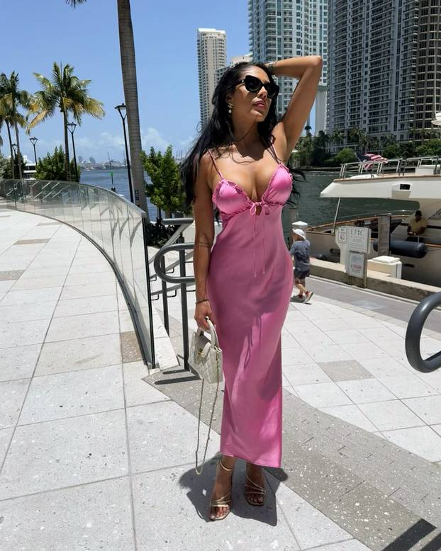 FOTO Seksi kuharica koja je zaludjela milijune: Nataly kuha u izazovnim izdanjima
