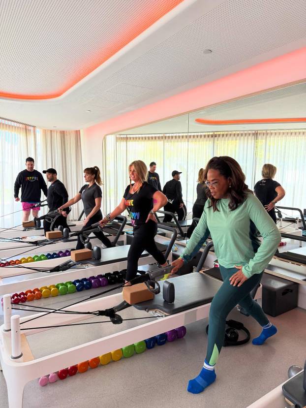 FOTO Oprah Winfrey izgubila preko 30 kila! Evo koja je tajna njezine besprijekorne linije