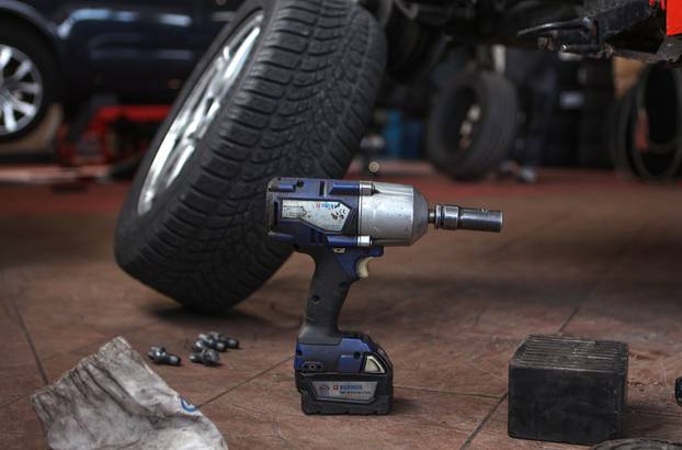 Zamjena ljetnih guma zimskima koje su obavezne na vozilima od 15. studenog do 15. travnja