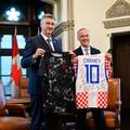 Plenkovi&cacute; se sastao u Kanadi s premijerom Carneyjem. Dali su si dresove: 'Tu su brojni Hrvati'