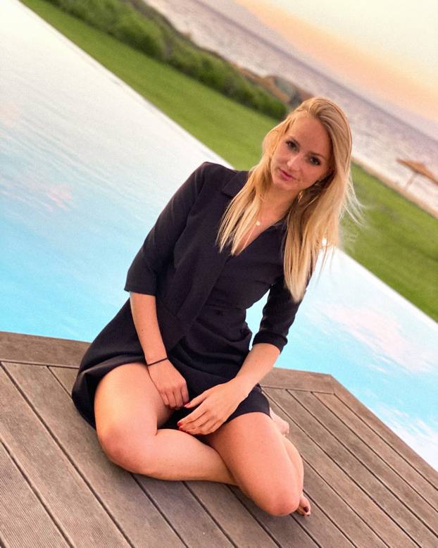 FOTO Napravila gaf uživo koji je obišao Europu. Atraktivna TV voditeljica ljubi Kovačeva šefa