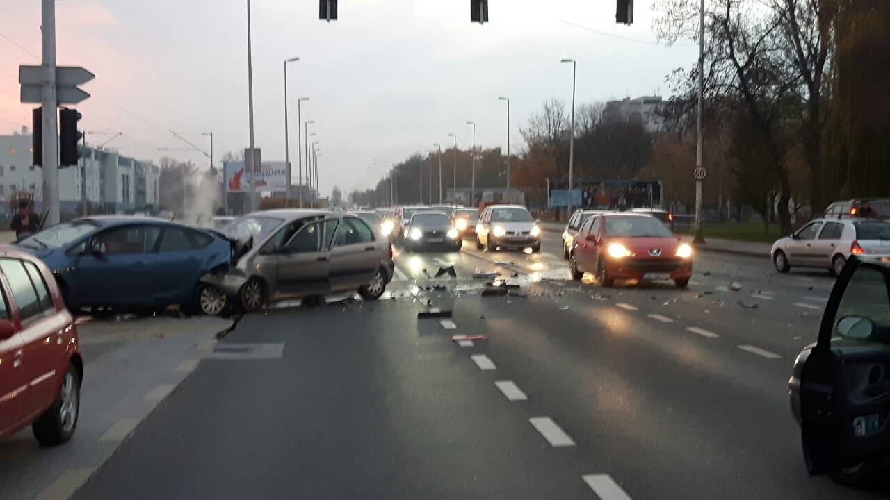 Sudarila su se četiri auta: Ljudi su se držali za glavu i trbuh