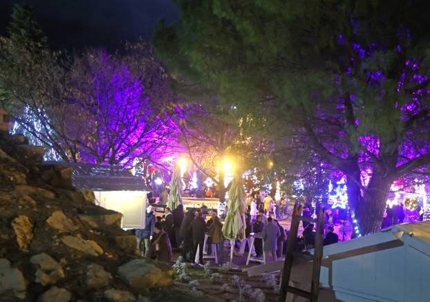 Šibenik: Šibenska Adventura zapo?ela koncertom Parnog valjka u perivoju Roberta Visianija