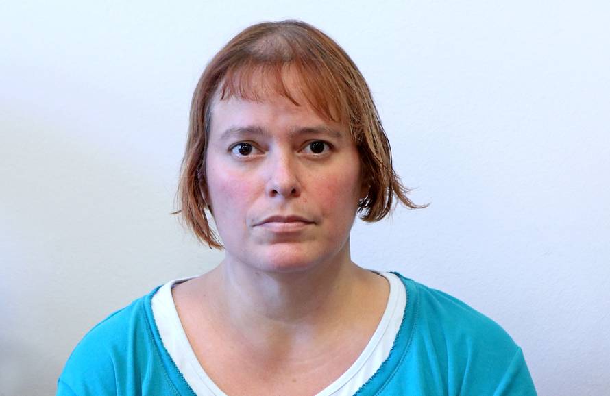 Amerikanka se brani šutnjom sve dok joj ne prevedu spise...