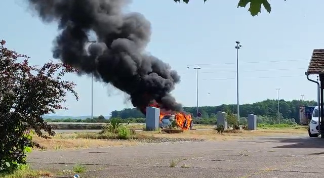 VIDEO Izgorio automobil na A3