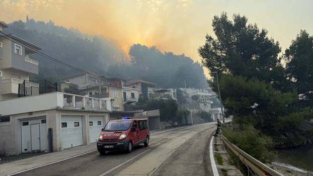 Veliki požar iznad Krila Jesenice
