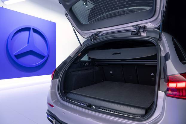Vertraute Stärke auf einem neuen Niveau: Die neue Mercedes-Benz C Klasse bleibt sich treu – und wächst über sich hinausThe new Mercedes-Benz C-Class: Refined strength. Trusted continuity.