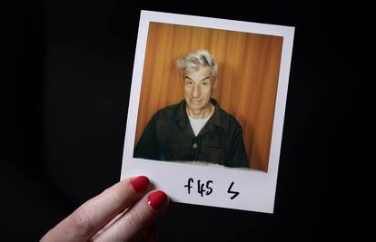 New York: Zlatni WC umjetnika Maurizija Cattelana na dražbi