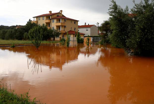 Poplavljeno područje Ližnjana nakon jakog nevremena