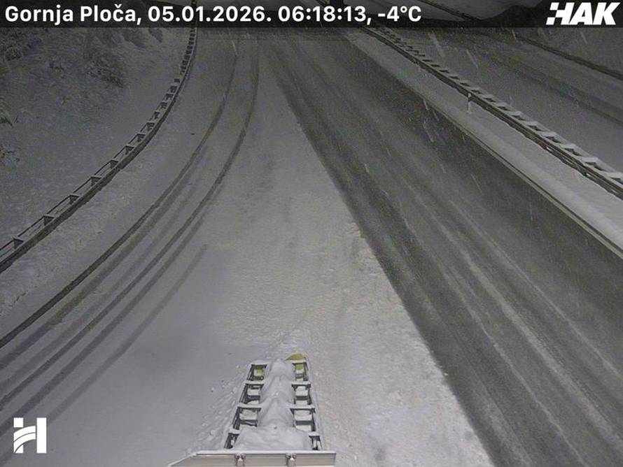 FOTO  Snijeg pada u Zagrebu, A1 zatvorili kod Sv. Roka zbog sudara. Ovako izgledaju ceste