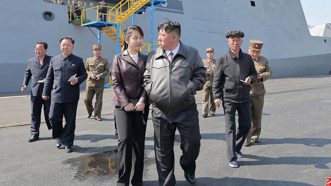 S tatom na poslu: Kim pokazao kćeri novi ratni razarač, skupa su nadgledali lansiranje raketa
