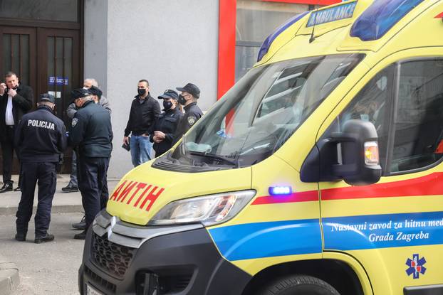 FOTO Opsadno stanje u zgradi u Zagrebu u kojoj živi Kolinda