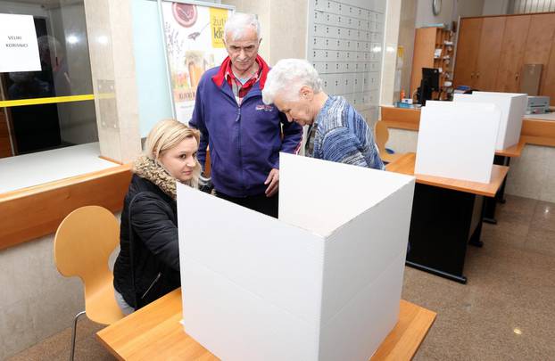 LiÄani glasaju na prijevremenim izborima za Å½upanijsku skupÅ¡tinu