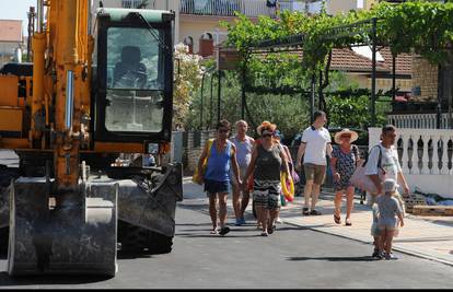 Dobrodošli turisti: U Vodicama ih dočekale raskopane ceste