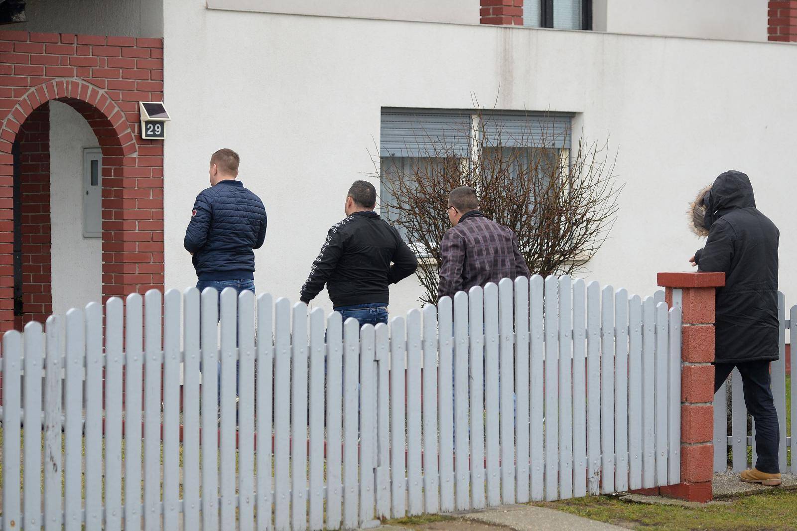 Pretresli su kuću Dominićevih: Policija iznijela vreće dokaza