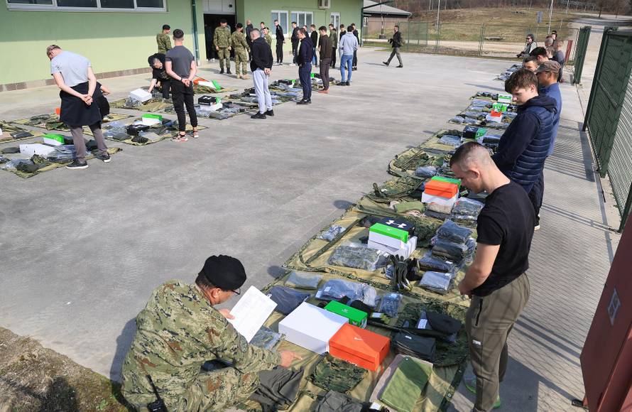 Ministar Anušić i general Kundid na prvom danu TVO-a na Slunju