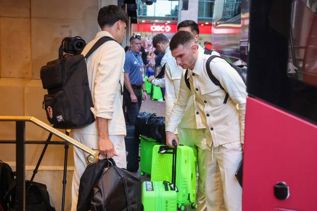 SP 2026 Toronto: Hrvatska reprezentacija stigla u Toronto gdje su ih ispred hotela Omni King Edward dočekali navijači