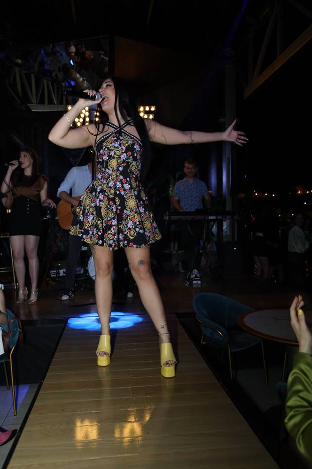 Beograd: Sanja Vu?i? nastupila je na humanitarnoj modnoj reviji Rotary Cluba Singidunum