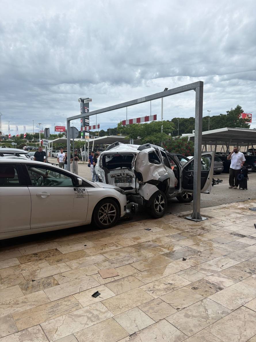 VIDEO Kaos u Zadru: Sudarilo se više auta, stigla i Hitna pomoć