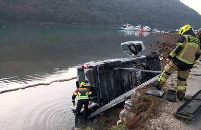 FOTO Kamper sletio u Limski kanal, ozlijeđeno petero ljudi