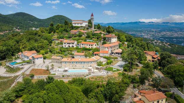 FOTO Kaštelet kod Opatije iz snova: Obnovili smo ga kako bismo očuvali obiteljske tajne