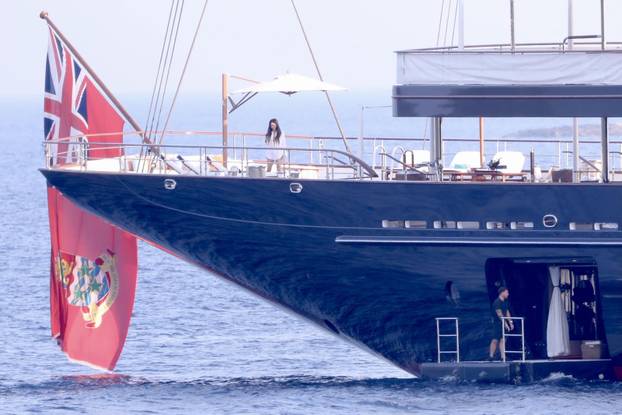 Korčula: Jeff Bezos i Lauren Sanchez odmaraju na palubi svoje jahte Koru