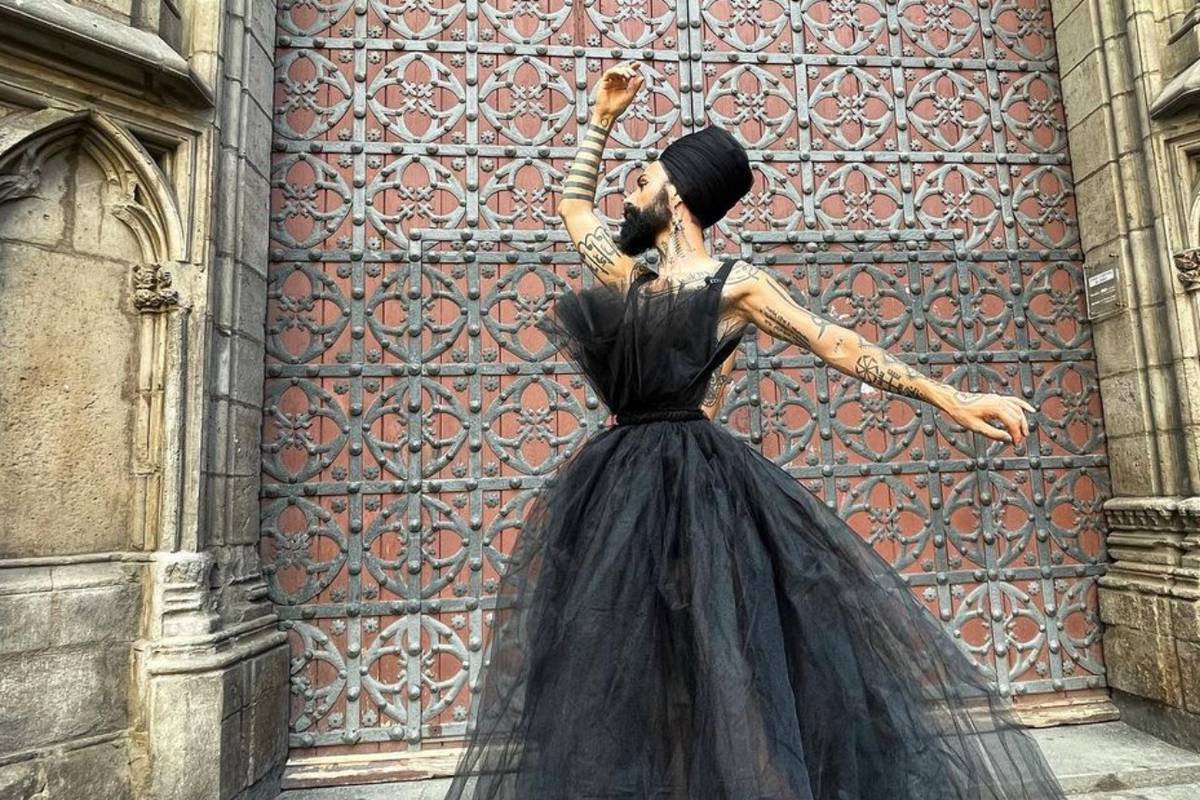 Pjevač Božo Vrećo dizajnirao je posebnu crnu haljinu u kojoj je snimio pjesmu 'Maldiča' u crkvi