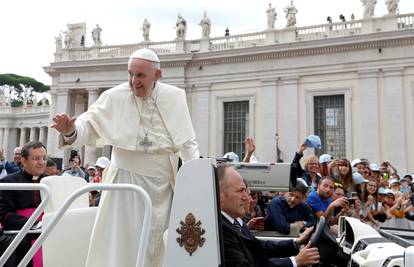 Papa Franjo: Žene vjerojatno nikad neće postati svećenici