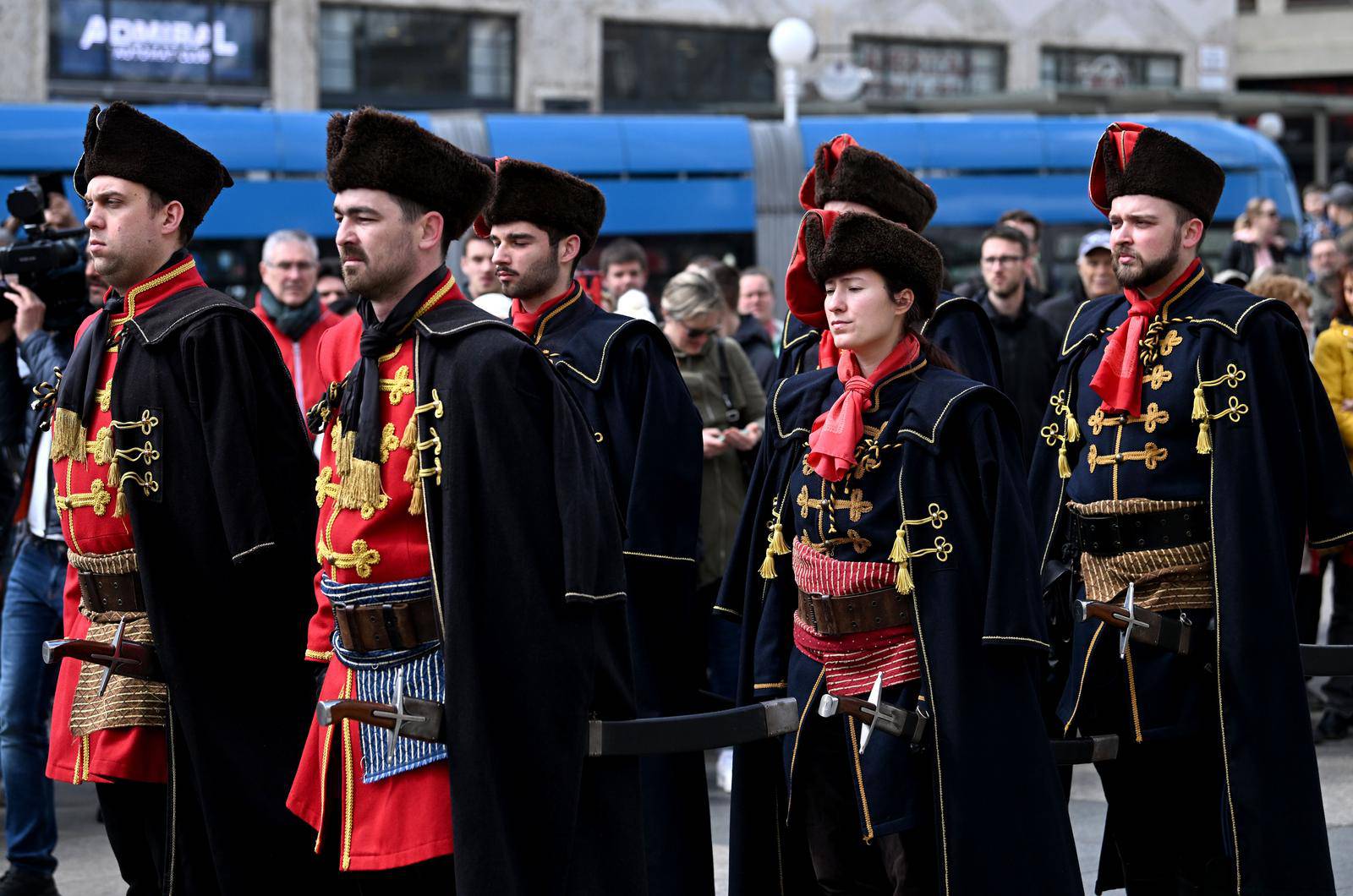 Zagreb: Svečana smjena straže Kravat pukovnije na Trgu bana Jelačića