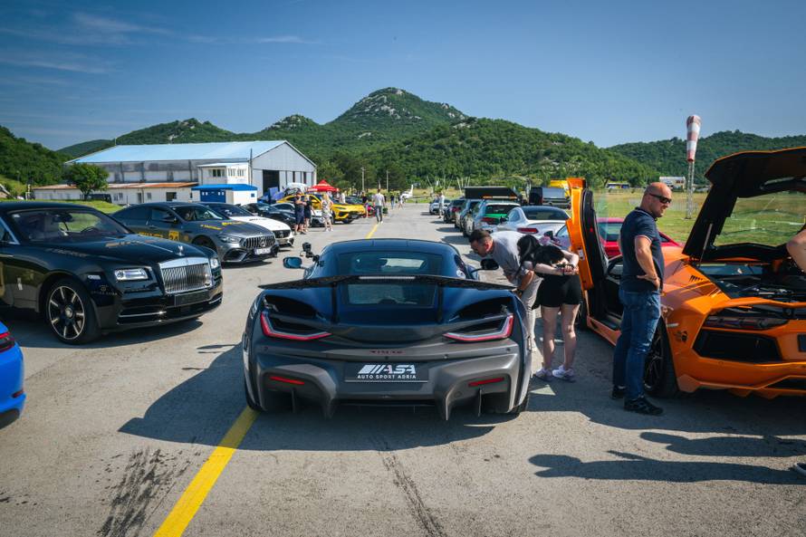 Spektakularni superautomobili protutnjali Gorskim kotarom i napravili spektakl na Grobniku