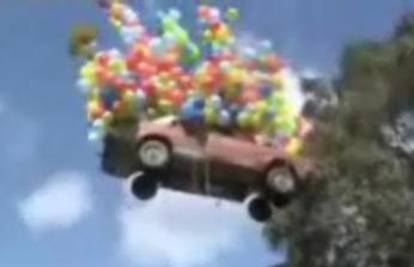 Privezali stotine balona kako bi auto poletio