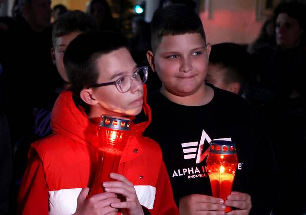 Šibenik: Na Trgu palih branitelja Domovinskog rata zapaljene su svije?e za Vukovar 