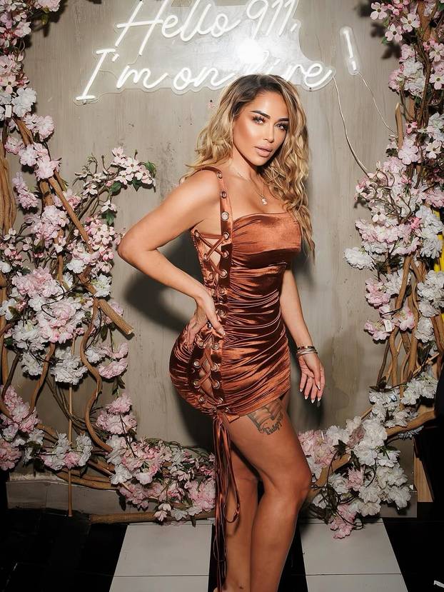 FOTO Operacije i provokacije: Seksi influencerica zabrinuta jer 'curi' njezin eksplicitni sadržaj...