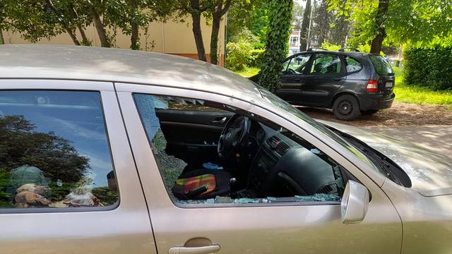 U Zadru učiteljicama kamenom razbili automobil: 'Vjerujem da je to zbog Dinamove zastavice'