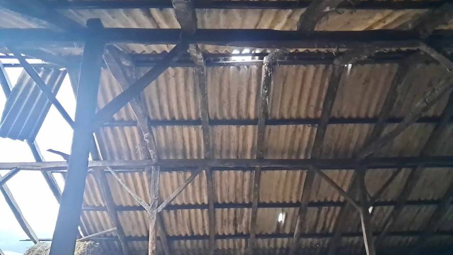 FOTO Nevrijeme kod Križevaca oštetilo krov: 'Prošlo je kao pijavica i napravilo veliku štetu'