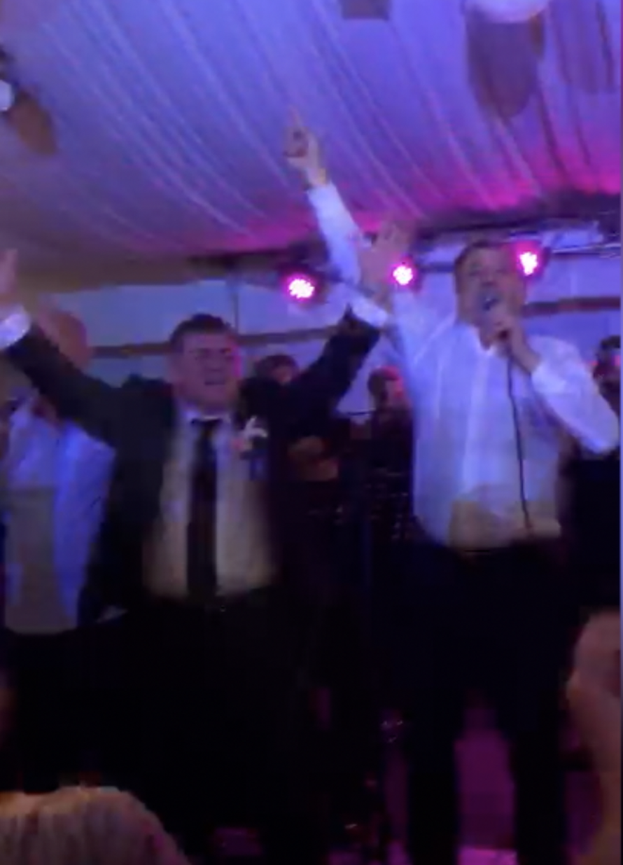 Ukrao je show i na Bujančevoj svadbi: Bacio štake i zapjevao