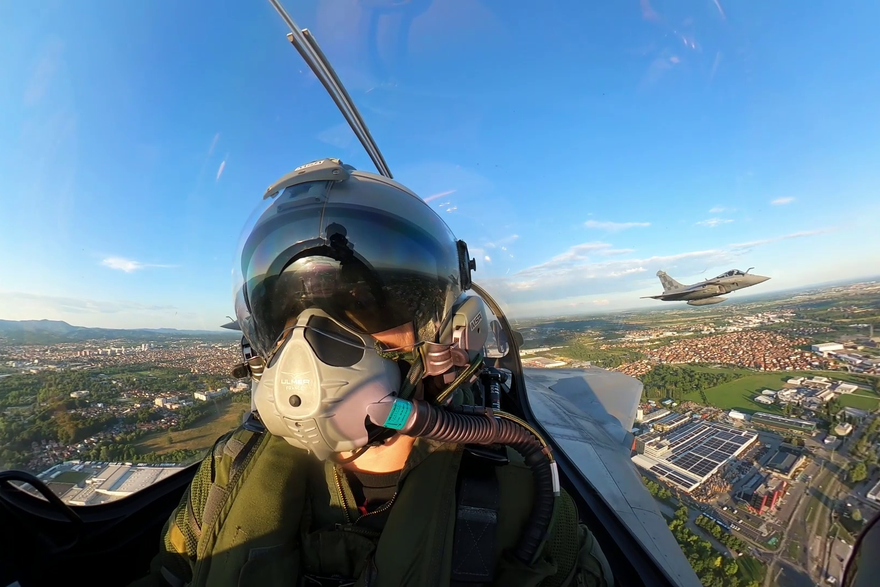 Prelet aviona i helikoptera tijekom mimohoda