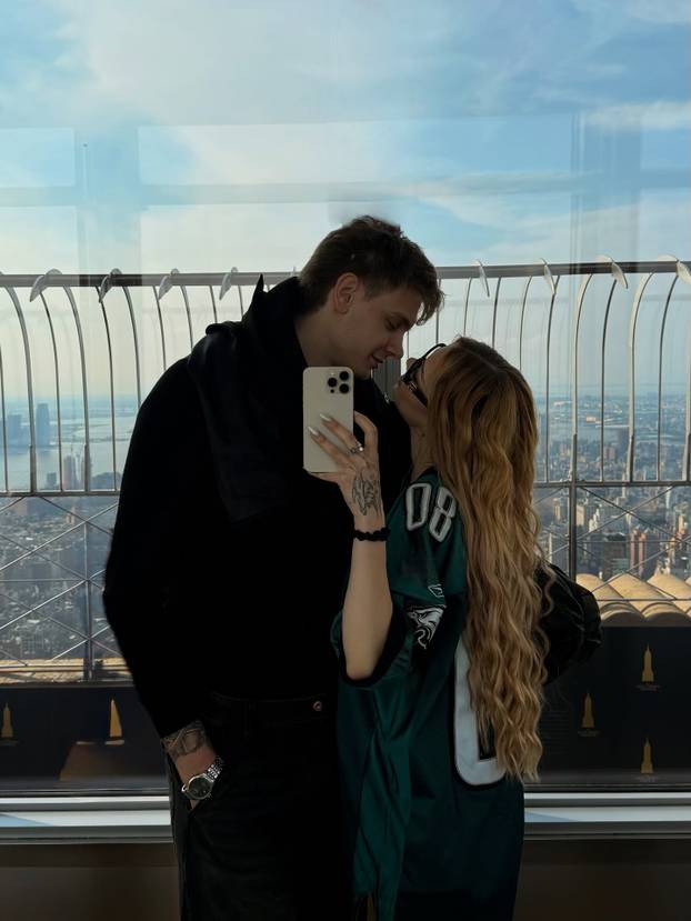 FOTO Najpoznatija Hrvatica na TikToku zaručila se za srpskog košarkaša. Pogledajte reakciju