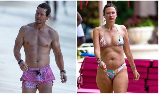 Isklesani Mark Wahlberg (51) hvali se mišićima, sa suprugom se odmara na Barbadosu