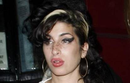 A. Winehouse jako se boji da će ostarjeti skroz sama