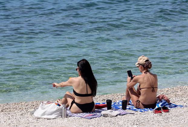 Split: Kupači na novoj plaži Žnjan