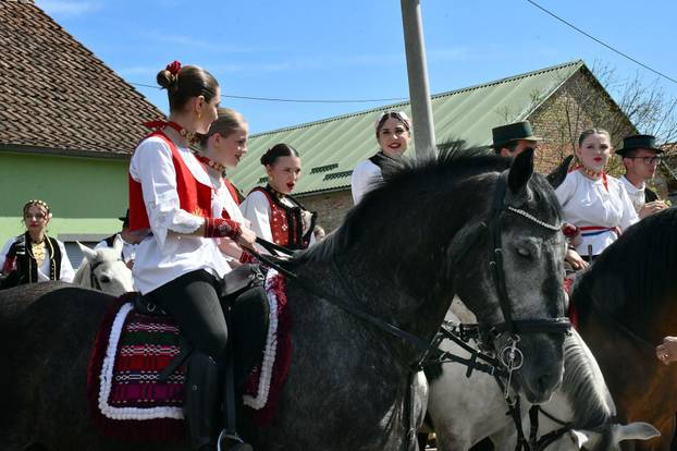 U Velikoj Kopanici održana manifestacija Uskrsno jahanje 