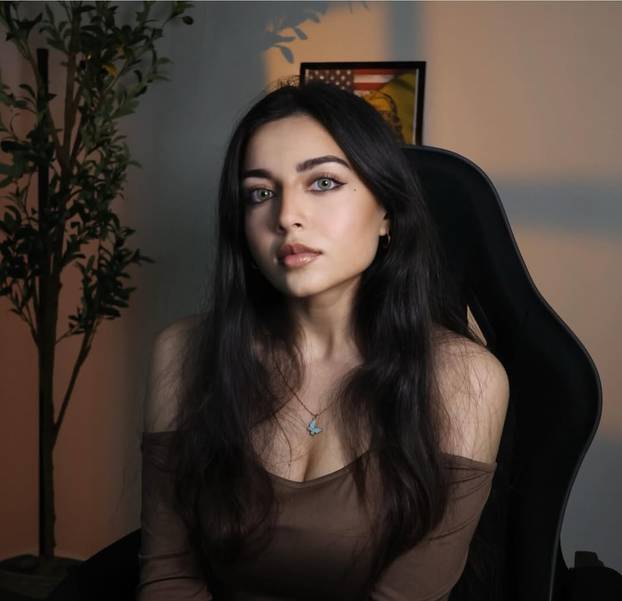 FOTO Zgodna bioinženjerka napustila doktorat: 'Snimam vruće videe i držim instrukcije'